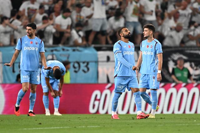 Liga Europa: ex-Benfica expulso no desastre de Salah e companhia