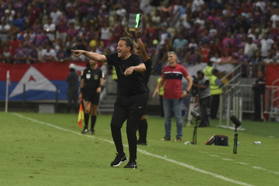 Corinthians despede Vanderlei Luxemburgo