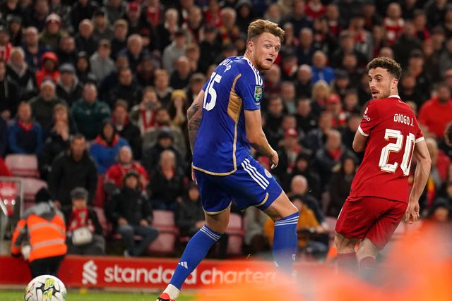 Se não é para Puskás anda lá perto: que golo de Diogo Jota em Anfield (vídeo)