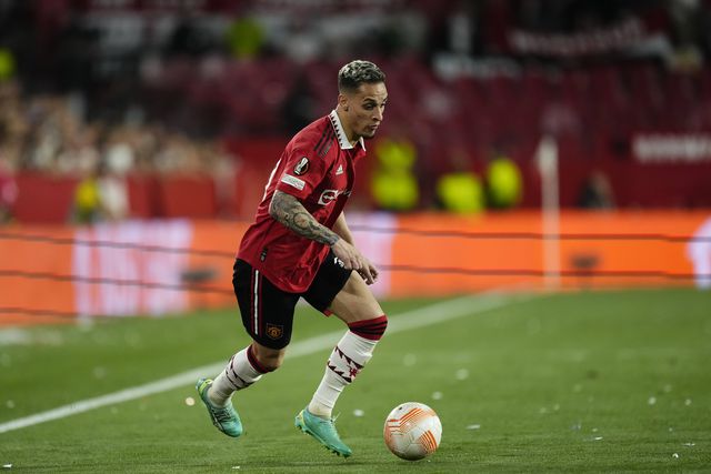 Antony regressa a Manchester para falar com a polícia