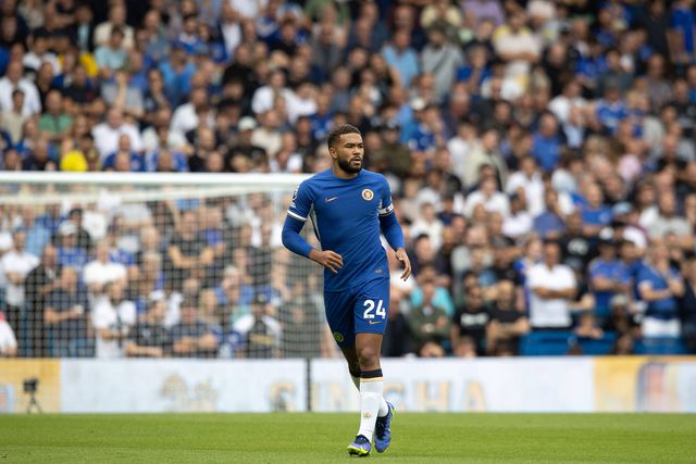 Reece James acusado de insultar árbitro no túnel de Stamford Bridge