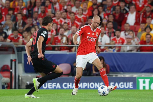 A certeza de Aursnes antes do clássico: «Aqui tenho jogado o melhor futebol da carreira»