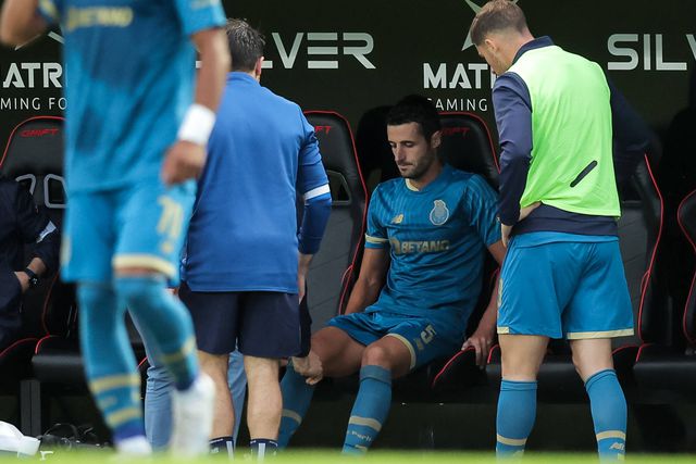 FC Porto: Marcano recebe alta médica e lateral-esquerdo João Mendes no treino