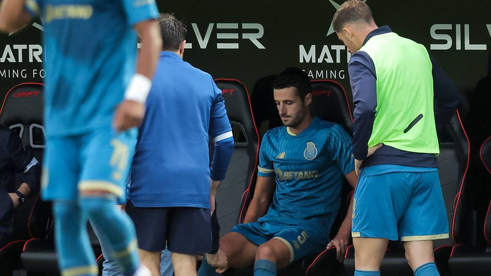 FC Porto: Marcano recebe alta médica e lateral-esquerdo João Mendes no treino
