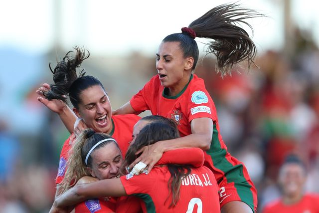 'Navegadoras' celebram capa de A BOLA