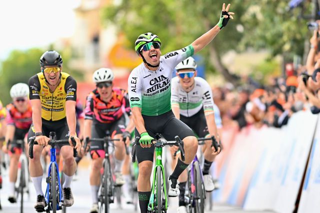 Ciclismo: Iúri Leitão vence 2.ª etapa da CRO Race