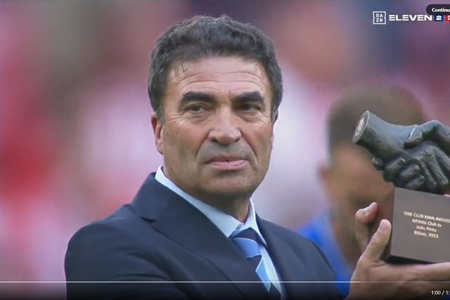 João Pinto foi ovacionado pelos adeptos do Athletic