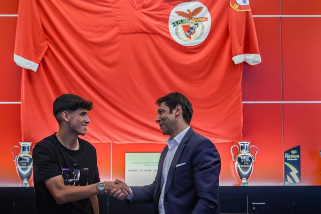 Benfica segura promessa para o meio-campo