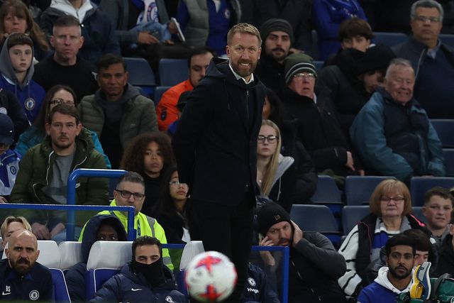 Graham Potter a olhar para dentro das quatro linhas