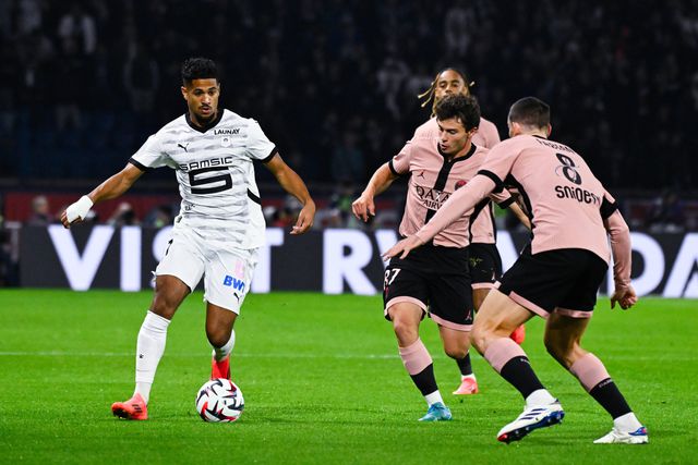PSG com João Neves vence o Rennes de forma clara