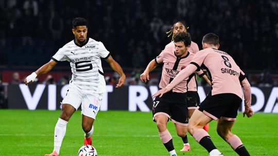 PSG com João Neves vence o Rennes de forma clara