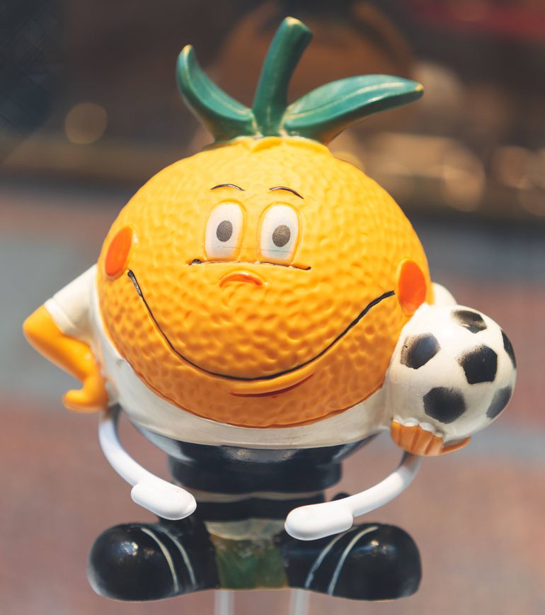 Naranjito - Mundial 1982 (Espanha): Diminutivo de naranja (laranja em português). Espanha inovou e decidiu escolher uma fruta. Aparecia a segurar uma bola, como outras mascotes