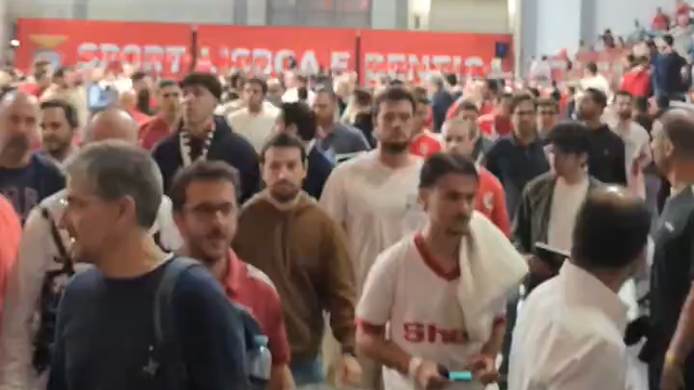 Vieira muito assobiado pelos sócios do Benfica na AG