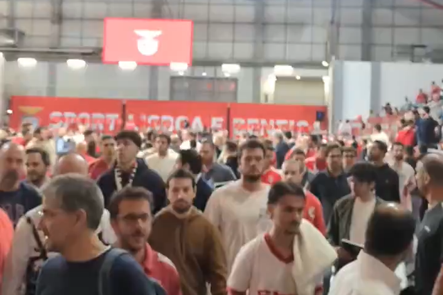 Vieira muito assobiado pelos sócios do Benfica na AG