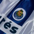 FC Porto 'recupera' primeira camisola com publicidade e que eterniza o número 2