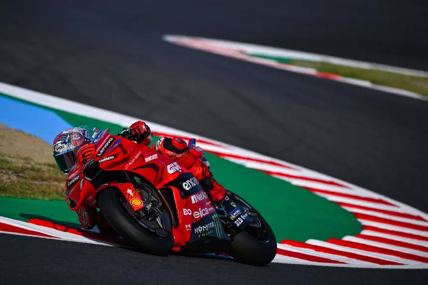 Bagnaia reina no Japão! Márquez à espreita