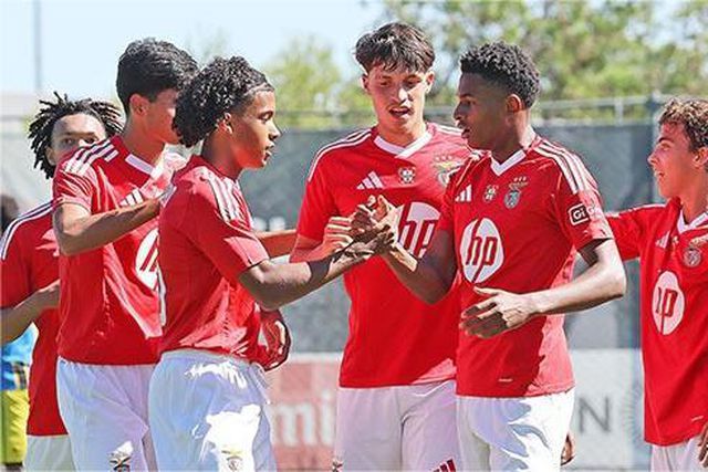 Juvenis: emoção, alguma chuva... e um dérbi que ninguém merecia perder