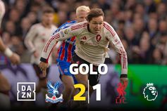 ‘Benissimo’! Chiesa aproveita oferta de defesa do Crystal Palace (vídeo)