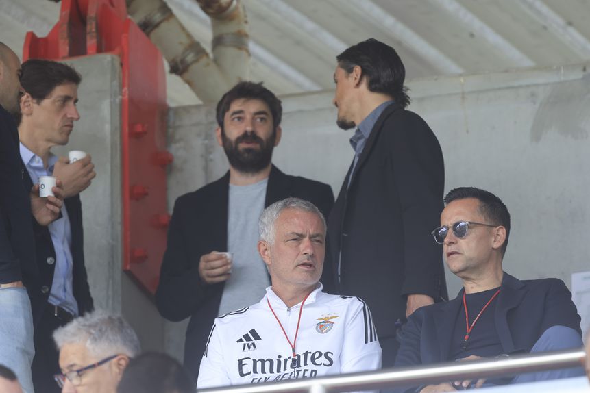 Benfica e Mário Branco, com Guilherme Muller, Luís Freire e Joaquim Milheiro no Seixal