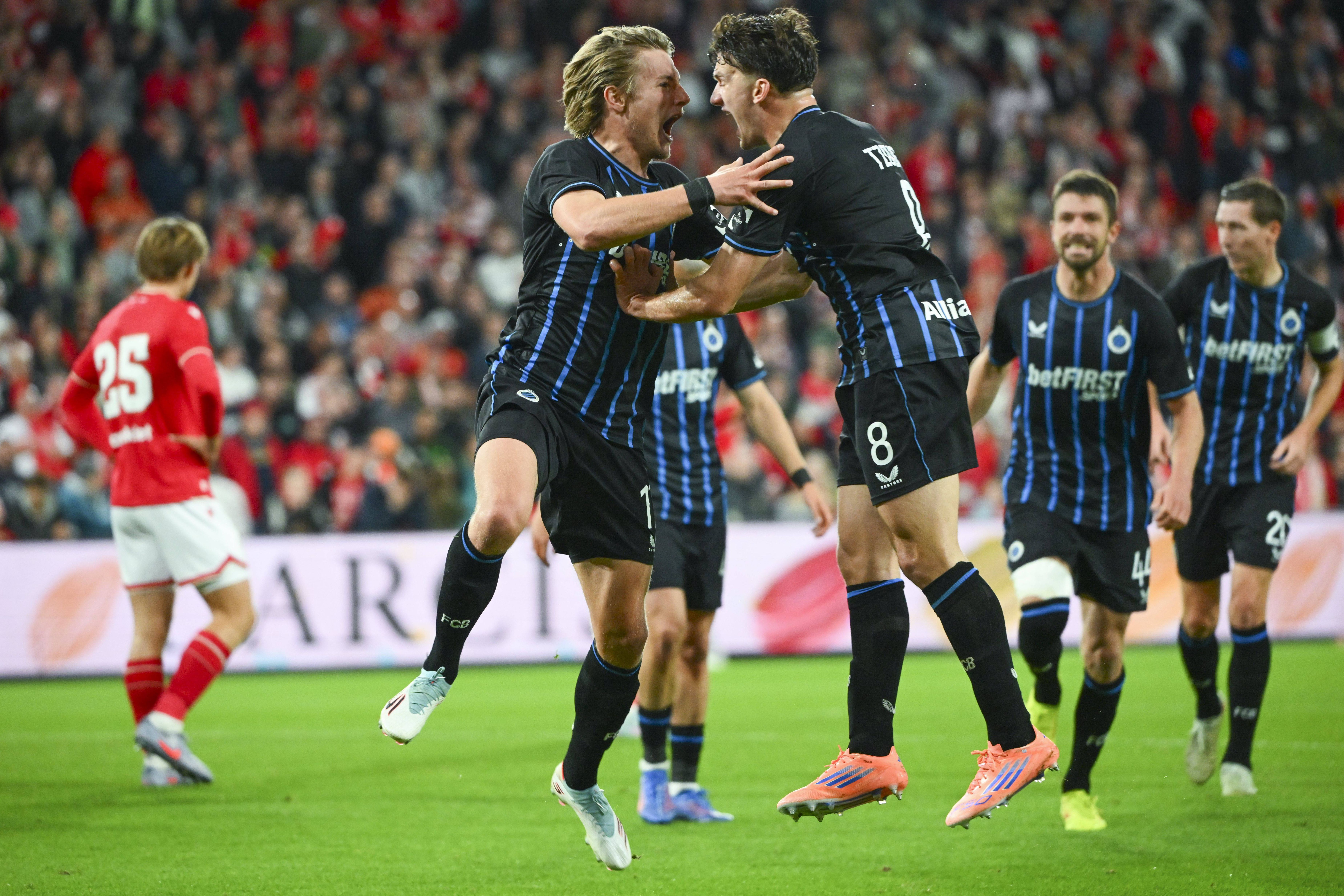 Club Brugge festeja triunfo em Liège