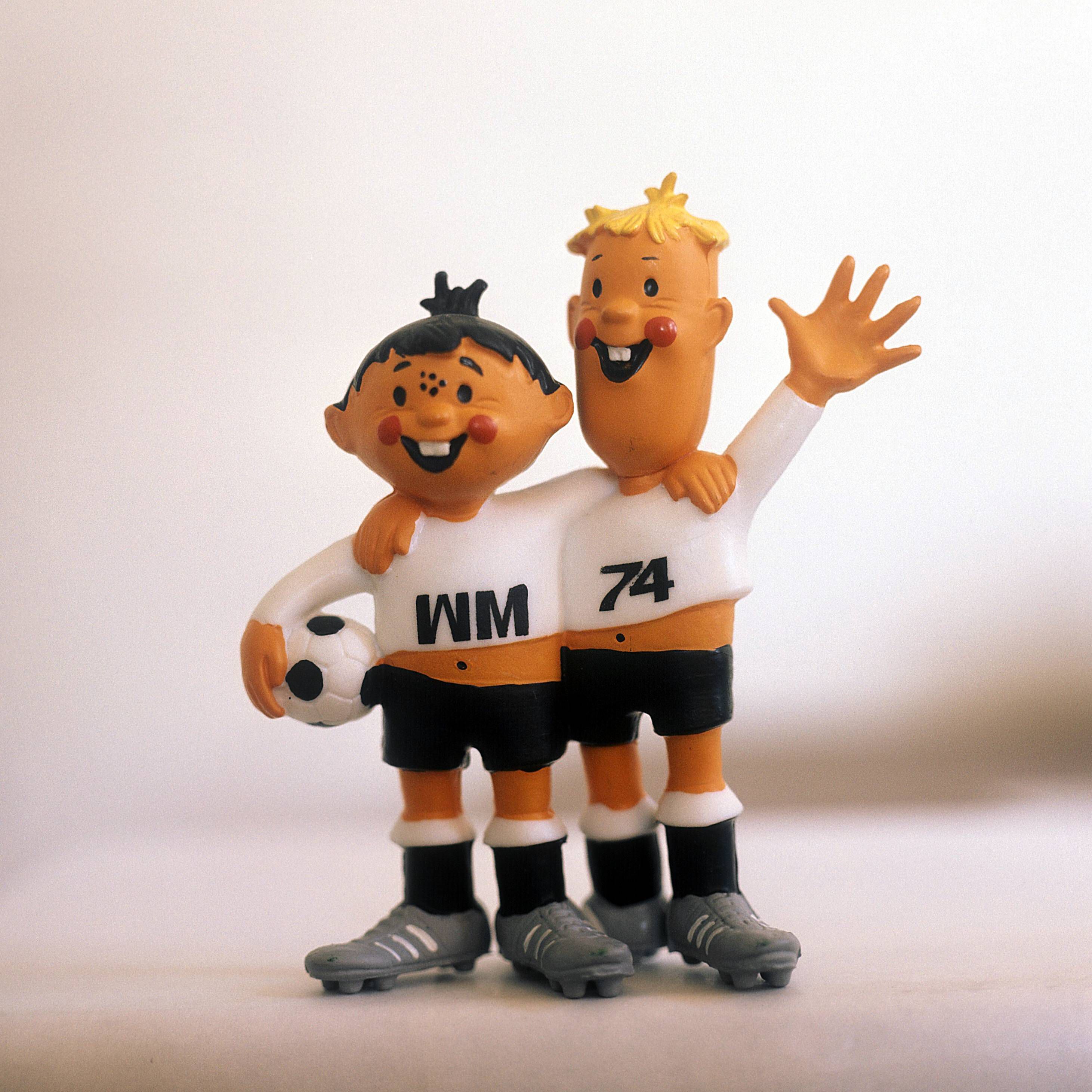 Tip e Tap - Mundial 1974 (Alemanha): País encontrava-se dividido em dois pelo muro de Berlim. Mascotes representavam a união e amizade entre os territórios