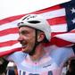 Norte-americano Brandon McNulty celebra a conquista do título mundial