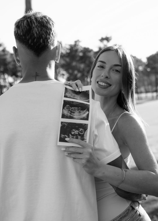 Enzo Barrenechea e a mulher,  Julieta Sieracki, quando anunciaram que iriam ser pais - Foto: Instagram