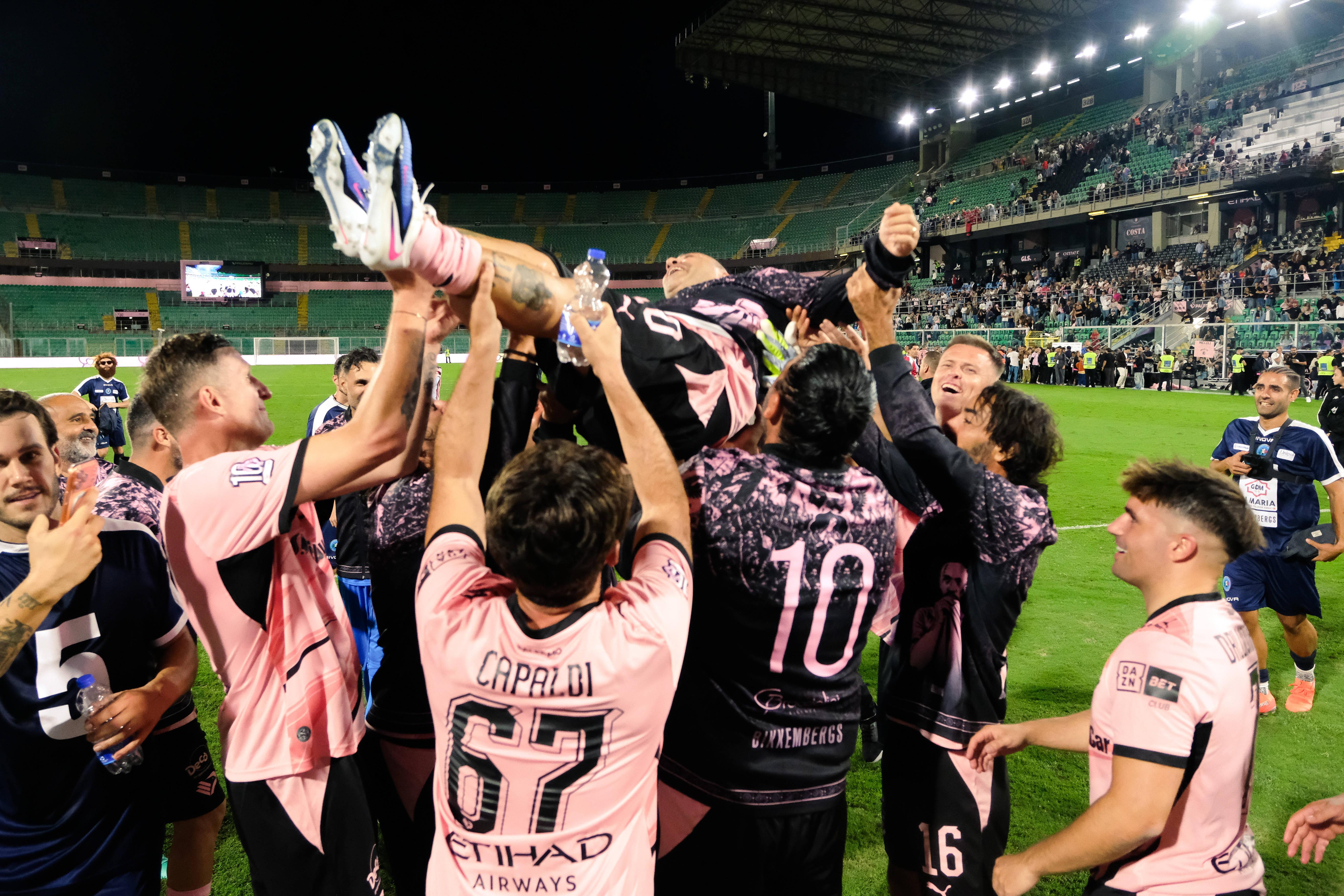Jogo de homenagem a Miccoli (IMAGO)