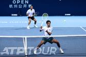 Francisco Cabral esgtá a jogar o torneio de Hangzhou ao lado de JJ Tracy - Foto: AITO ATP/Hangzhou Open