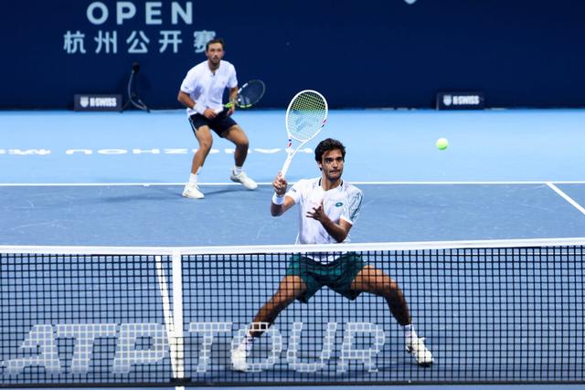 Francisco Cabral esgtá a jogar o torneio de Hangzhou ao lado de JJ Tracy - Foto: AITO ATP/Hangzhou Open