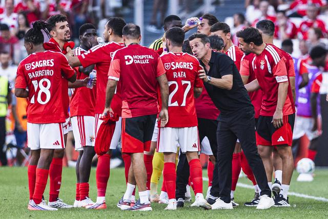 Plantel de Marco Silva não tem totalistas, nem sequer um jogador utilizado em todos os 14 jogos desta época (IMAGO)