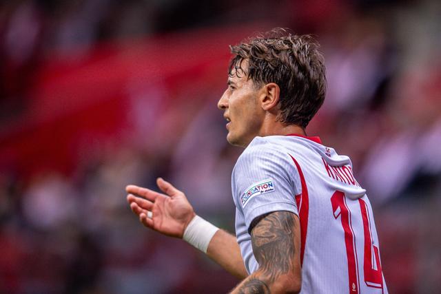 Jakub Kiwior em ação frente à Bósnia, em duelo da Liga das Nações