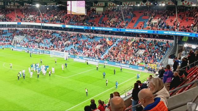 Seleção celebra vitória com adeptos... sem Cristiano Ronaldo no relvado
