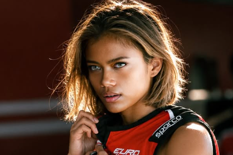 Jovem pilota tem os «bolsos cheios», mas não esquece sacrifícios da infância (fotos)