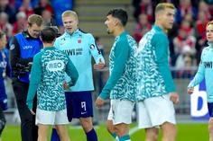 Erling Haaland reecontrou Bernardo Silva no Noruega-Benfica da Liga das Nações. Foram companheiros de equipa no Man. City antes do o português rumar ao Real Madrid - Foto: IMAGO
