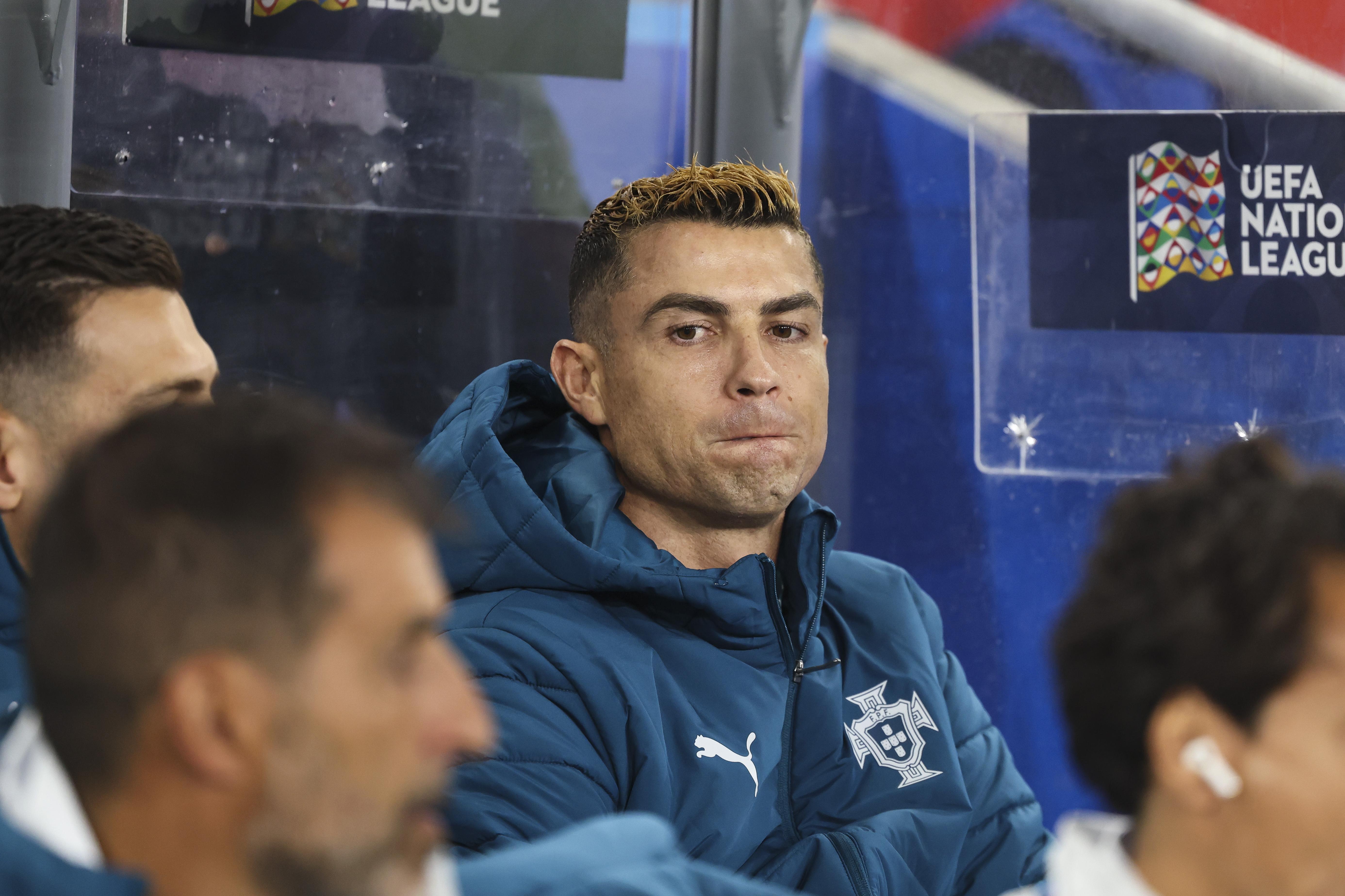 Cristiano Ronaldo no banco de suplentes de Portugal - Foto: LUSA/PAULO NOVAIS