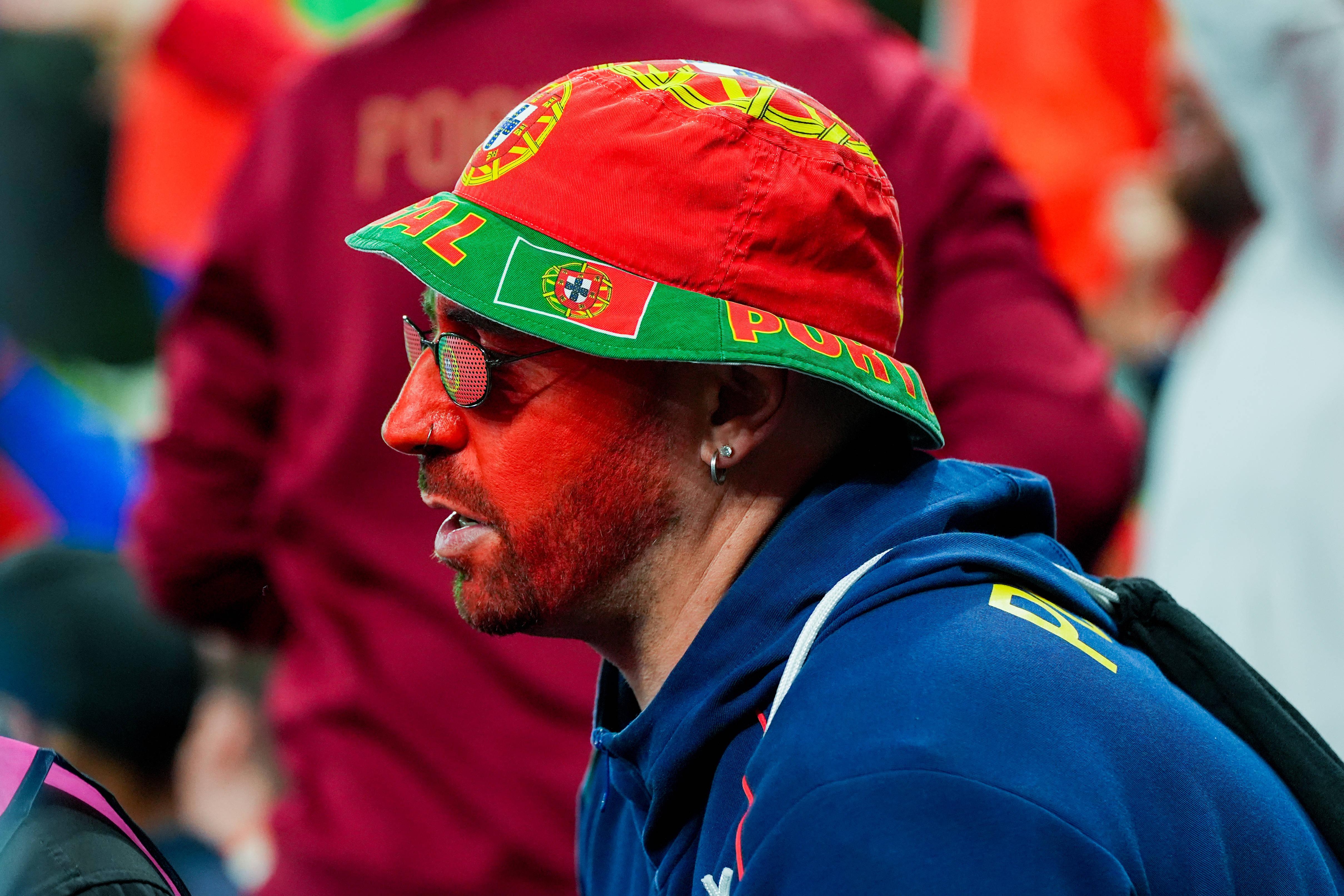 Adepto português no Estádio Ullevaal, em Oslo, a assistir ao Noruega-Portugal - Foto: IMAGO