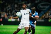 Umar Abubakar é uma solução muito válida para Carvalhal, que utiliza quase sempre o nigeriano — Foto: Famalicão