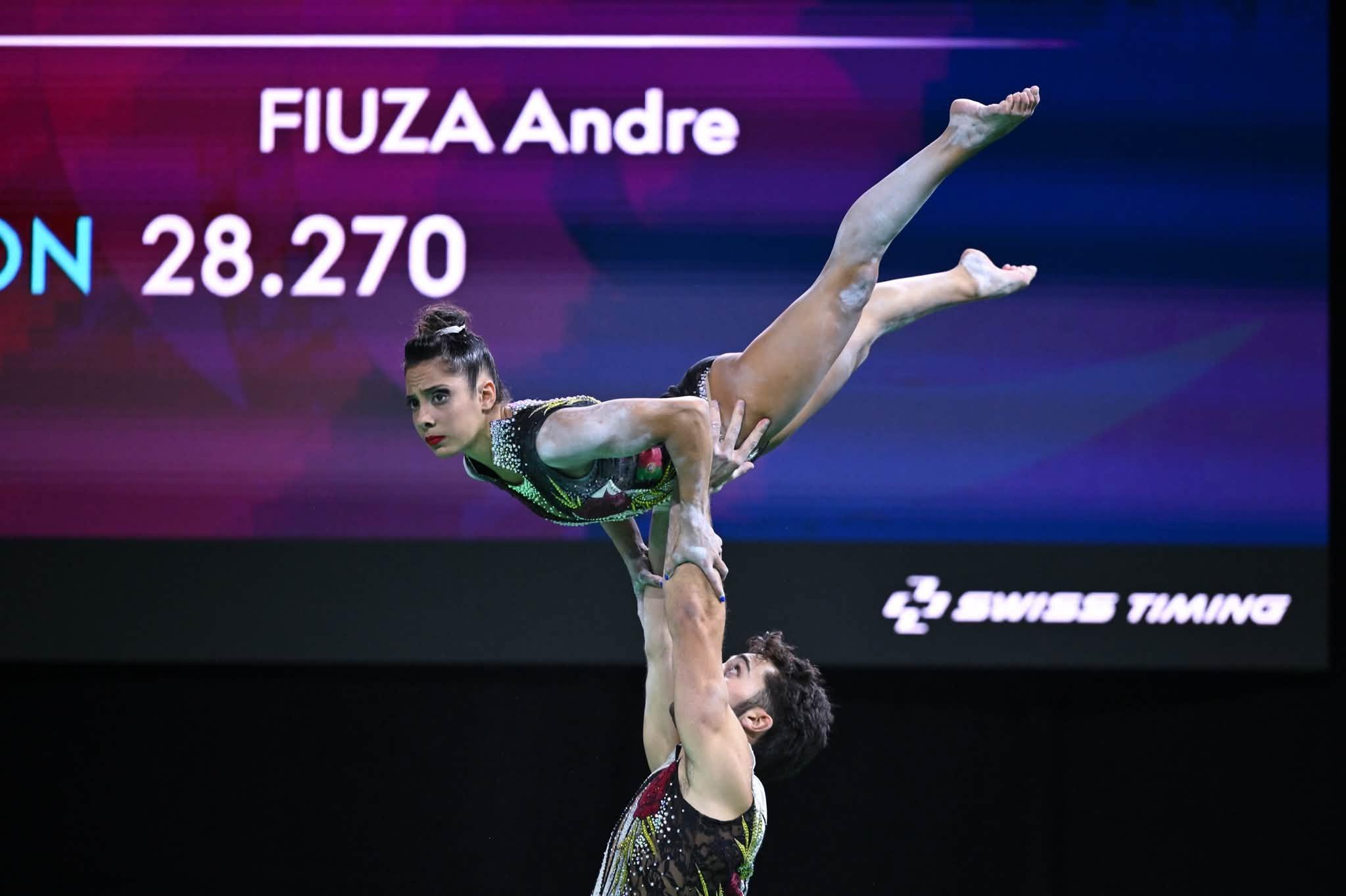 Lara Fernandes e André Fiúza, par misto de   ginástica acrobática