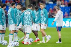 Ronaldo com os suplentes do Noruega-Portugal - Foto: Imago