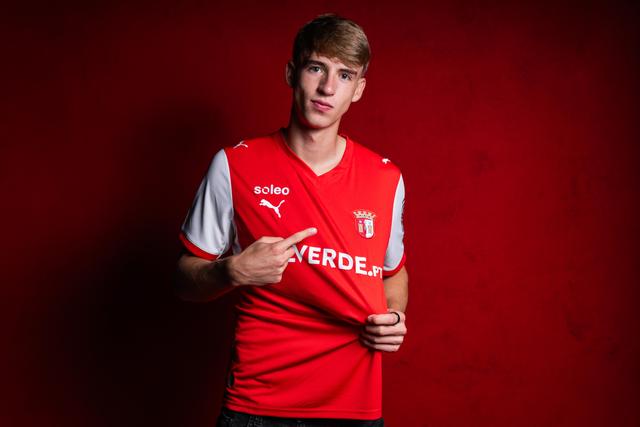 Tommy Marqués foi aposta firme dos bracarenses e trocou a Catalunha pelo Minho no último defeso — Foto: SC Braga