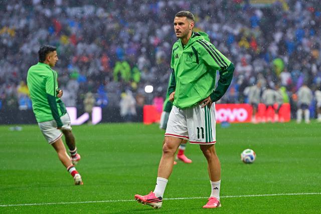Santi Gimenez ao serviço da seleção 'azteca'