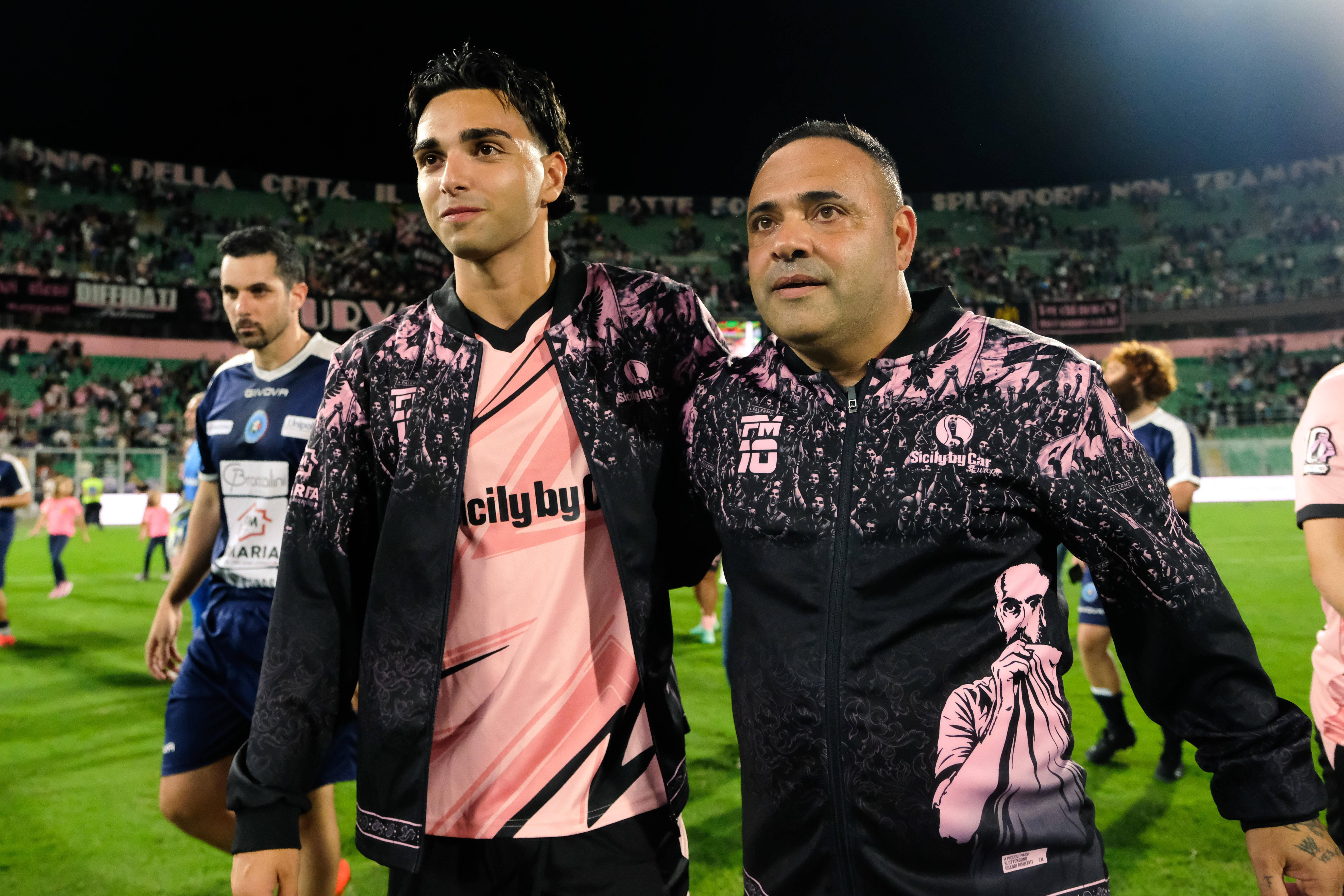 Jogo de homenagem a Miccoli - Fabrizio assistiu o filho Diego (IMAGO)