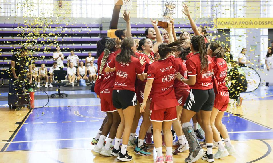 Benfica festejou a conquista da Supertaça de basquetebol feminina  - Foto: Benfica
