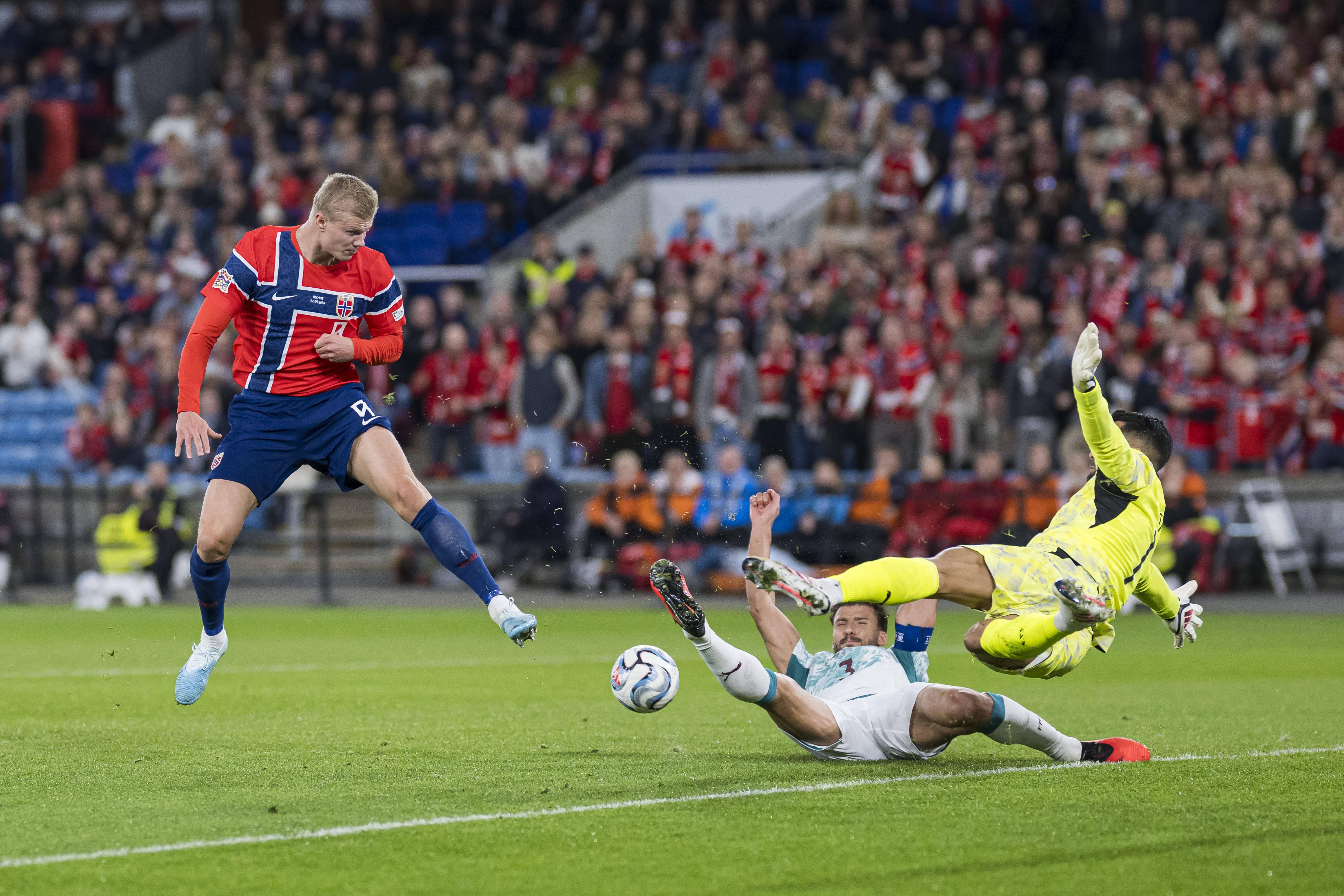 Grande corte de Rúben Dias impede Haaland de festejar golo - Foto: IMAGO