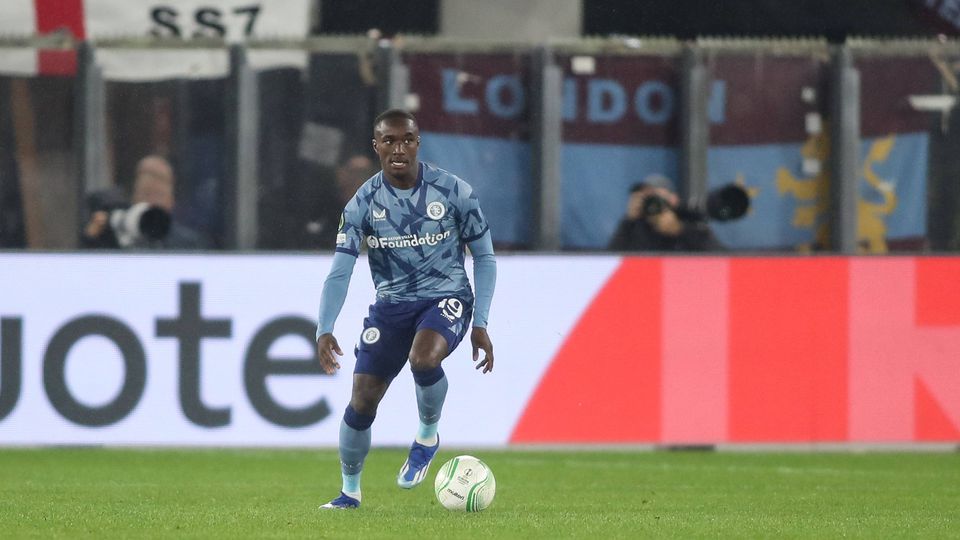 Vídeo: Moussa Diaby oferece camisola a adepto em lágrimas por lhe terem retirado tarja