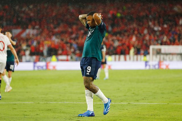 Gabriel Jesus fora dos relvados por «algumas semanas» devido a lesão