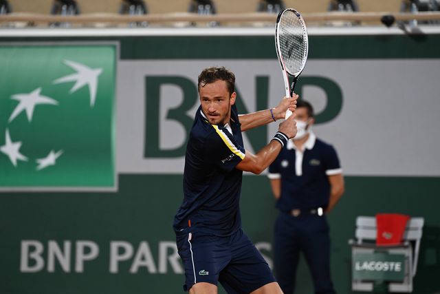 Medvedev iguala Alcaraz com vitória em Viena