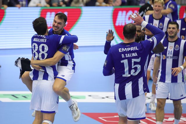 Dois golos portugueses no top-5 da Champions de andebol (vídeo)