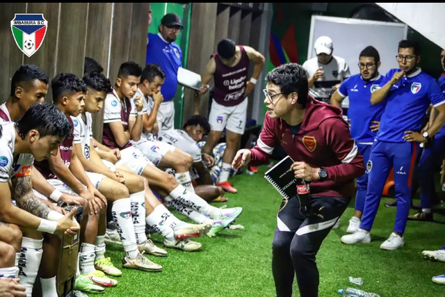 'Football Manager' da vida real: 300 CV depois, subiu aos 27 anos uma equipa à primeira divisão